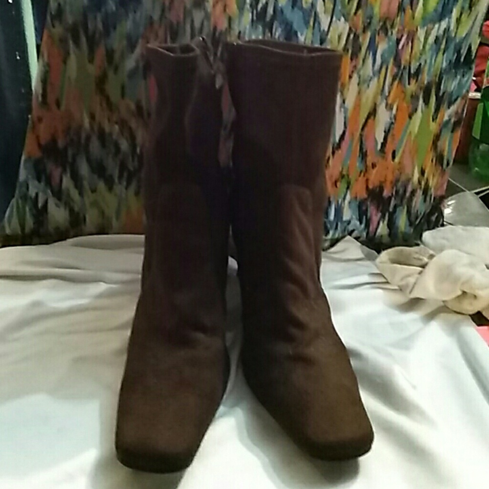 Donna Lawrence  Szabo 9 M Brown